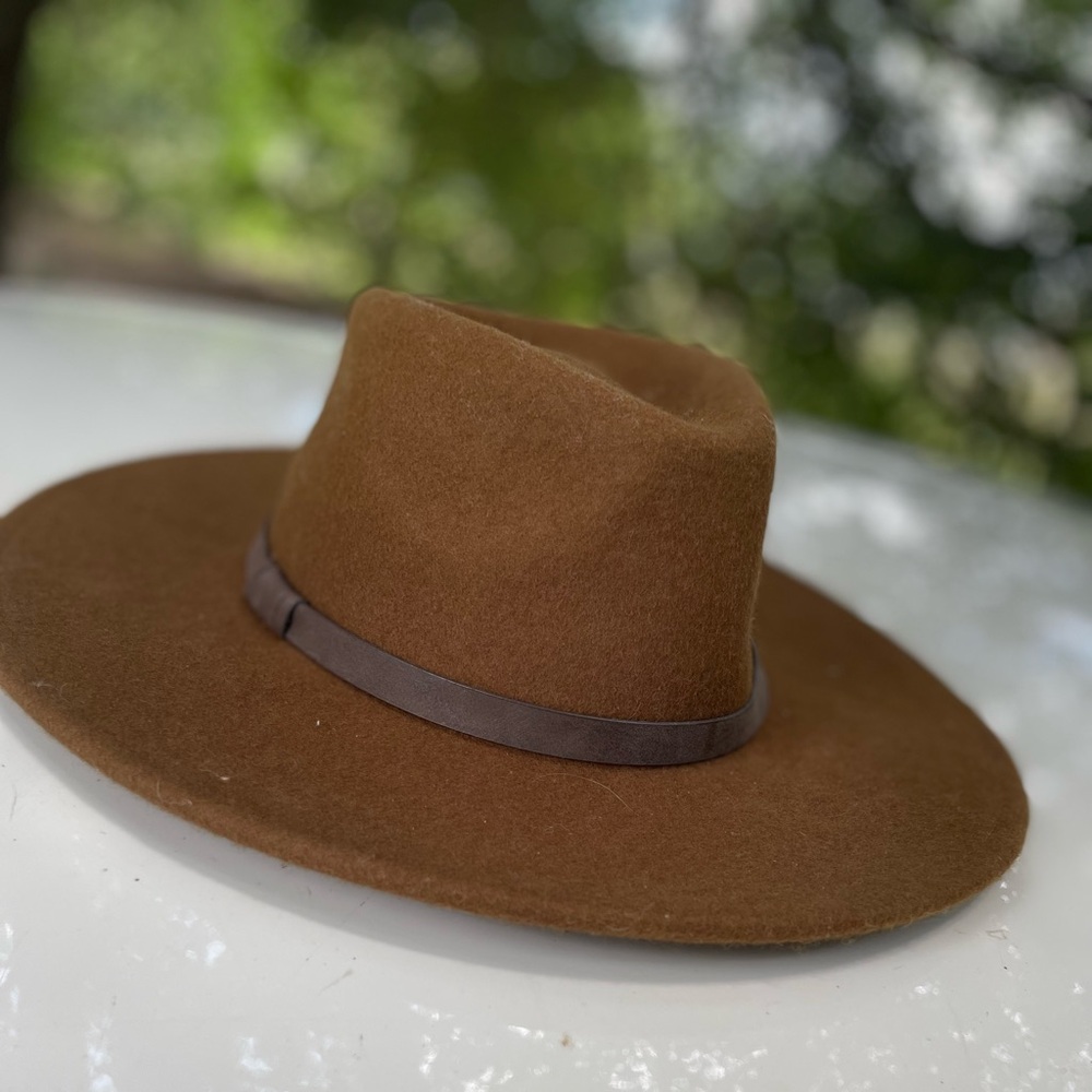 Universal threads Salem hat